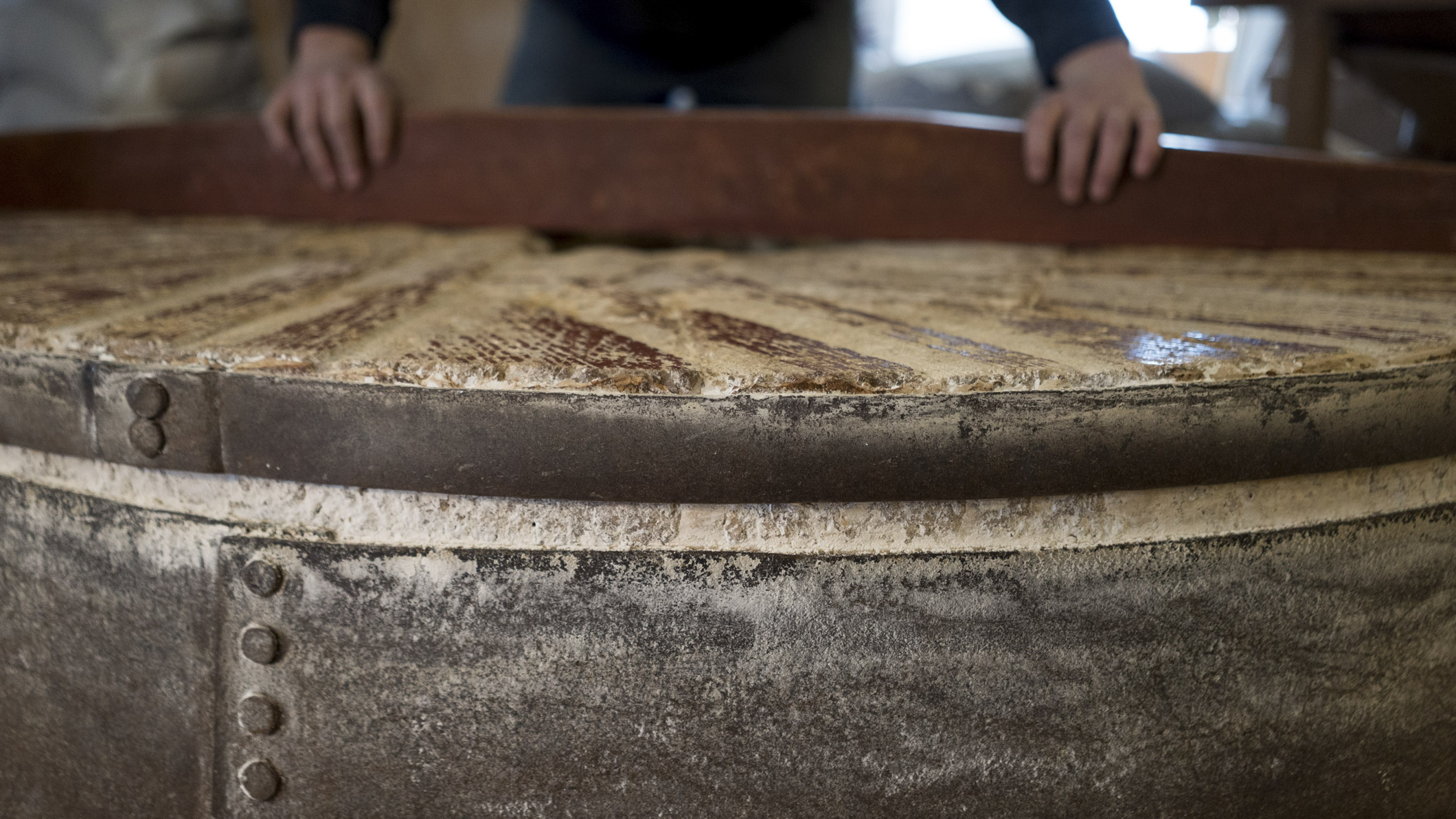 Piquage des meules au Moulin Légaré